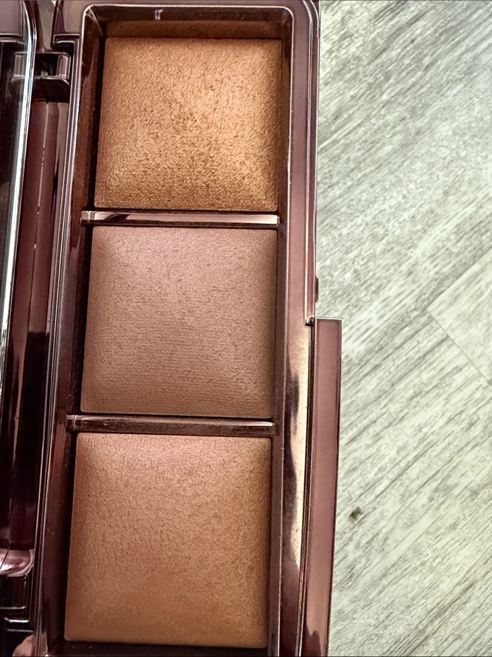 Neutral lighting Bronze Trio Face Palette - volume 3